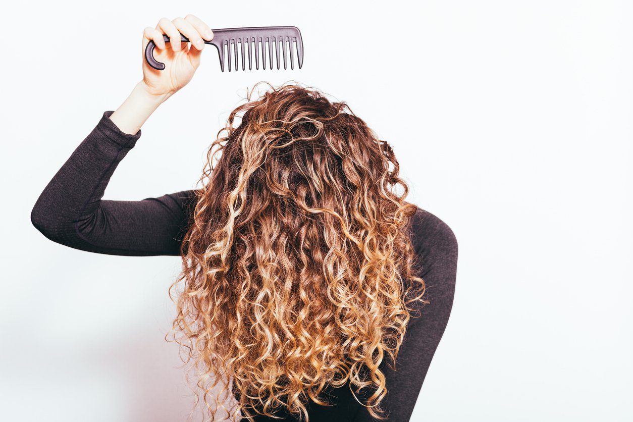 Brushing curls: detangling them has never been easier